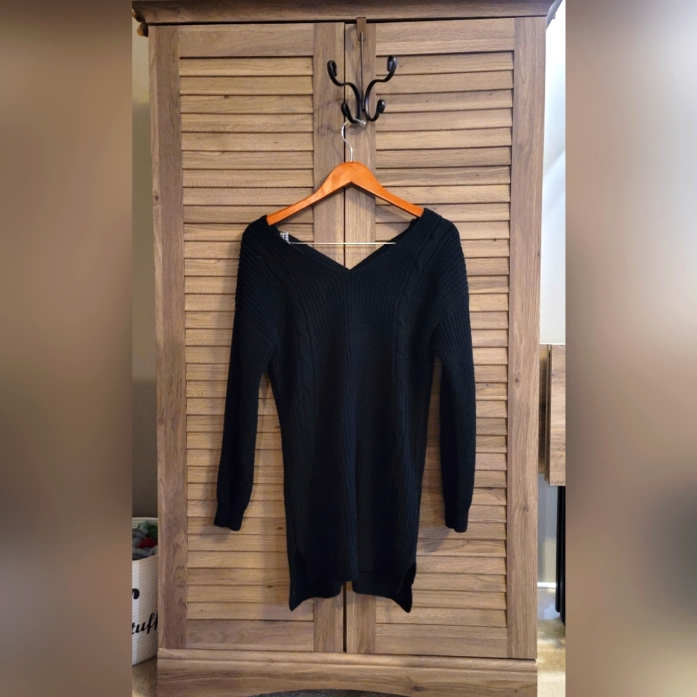 High Low Knit Sweater w/ Criss Cross Detail in Back - Size Small (over-sโฆ - Picture 6 of 6